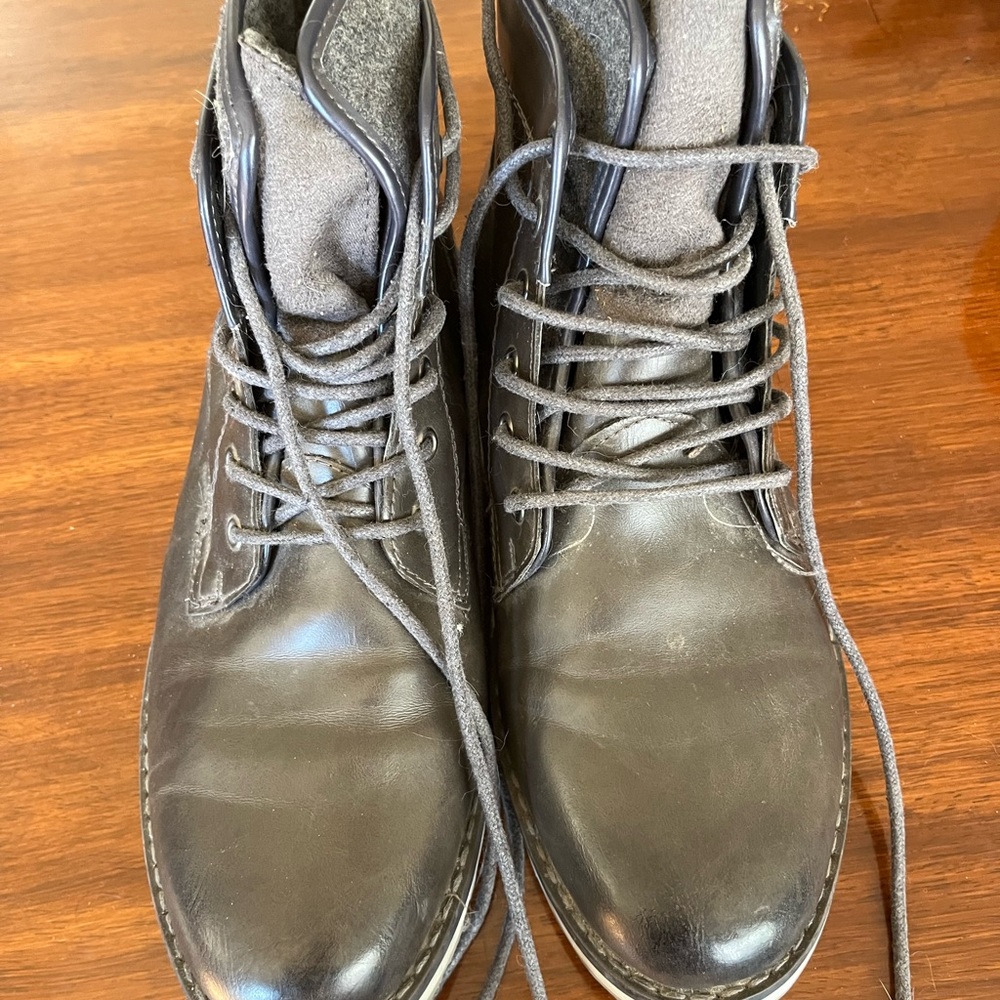 Men’s Sonoma Boots size 10M